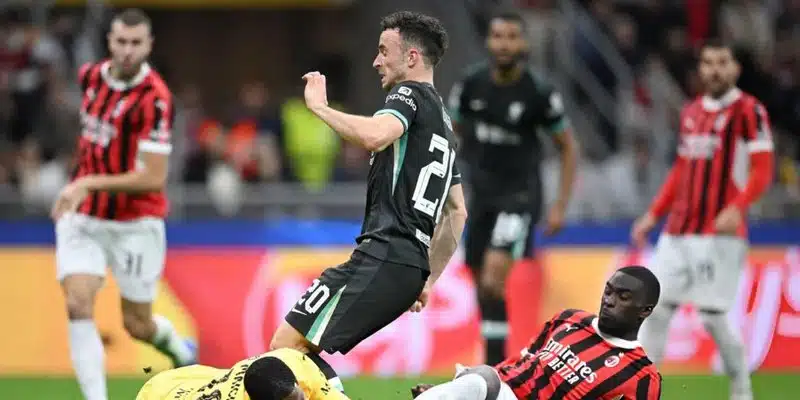 AC Milan có mặt trong nhóm cuối bảng sau trận thua trước Liverpool